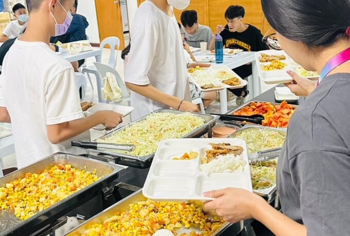 Hình ảnh học sinh tại nhà ăn BTES