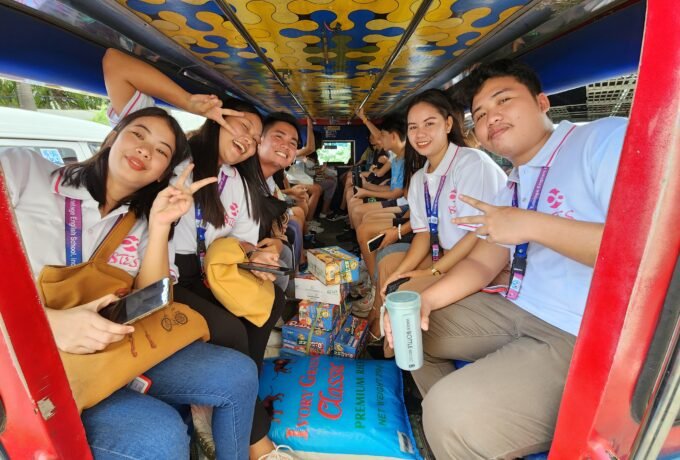 Giao lưu cùng các bạn trong trường BTES