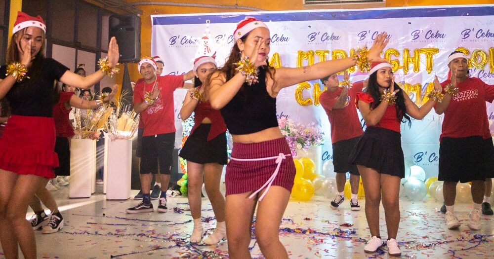 A Midnight of Christmas Gold filled with laughter, warm lights, and memories that shine long aft (11)