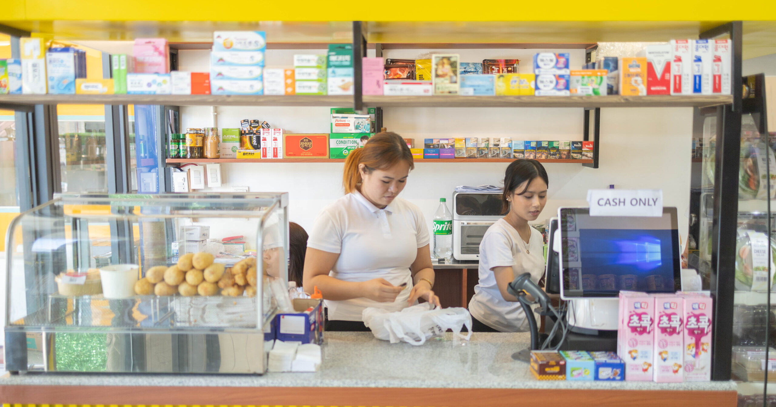 Cửa hàng tiện lợi