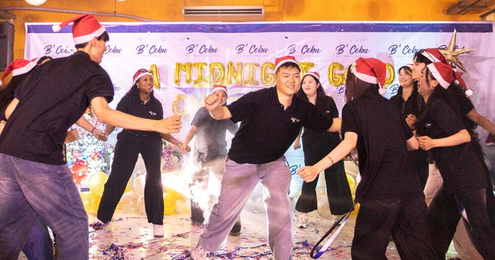 A Midnight of Christmas Gold filled with laughter, warm lights, and memories that shine long aft (8)